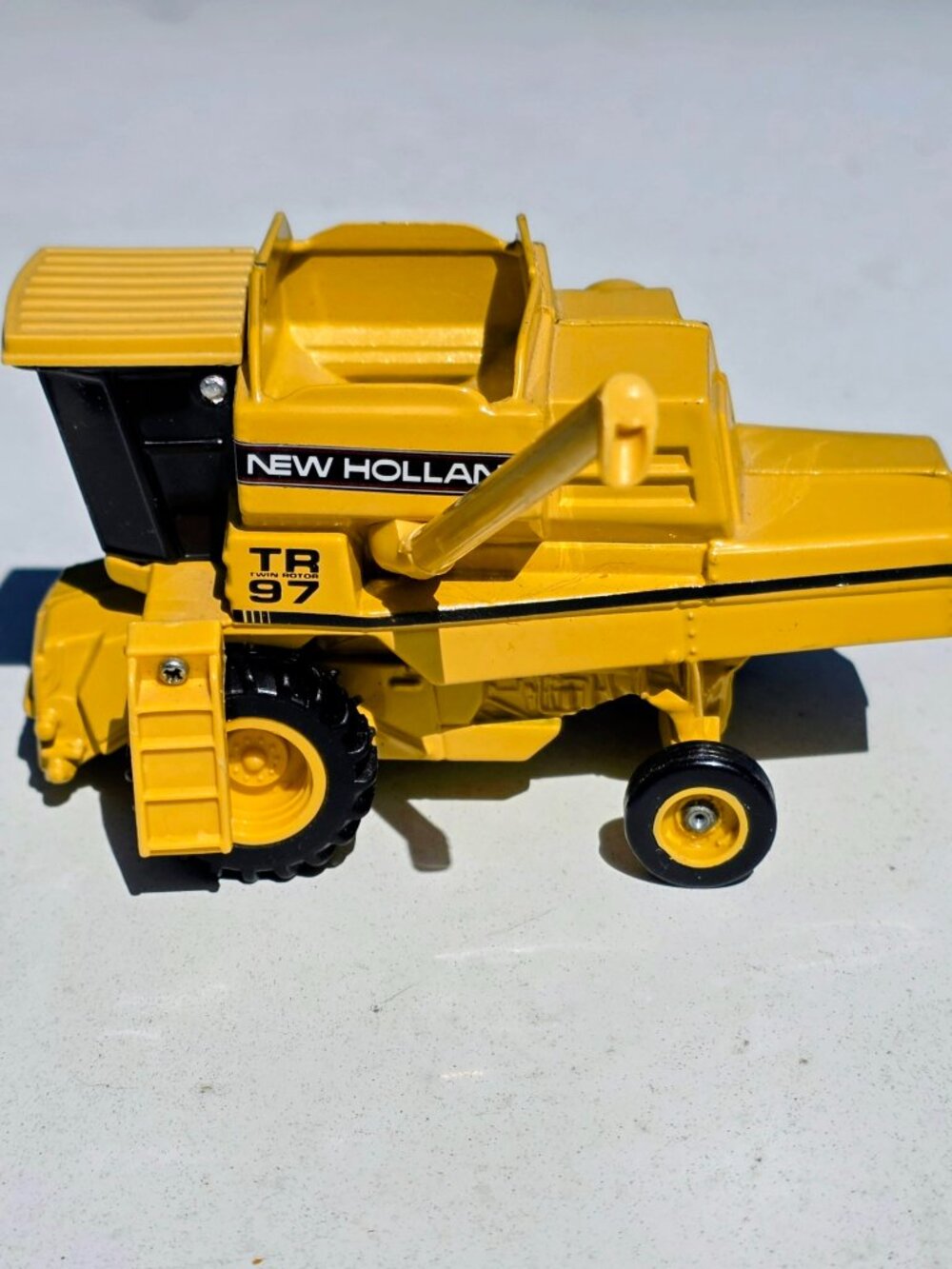 Ertl New Holland TR97 Combine Toy